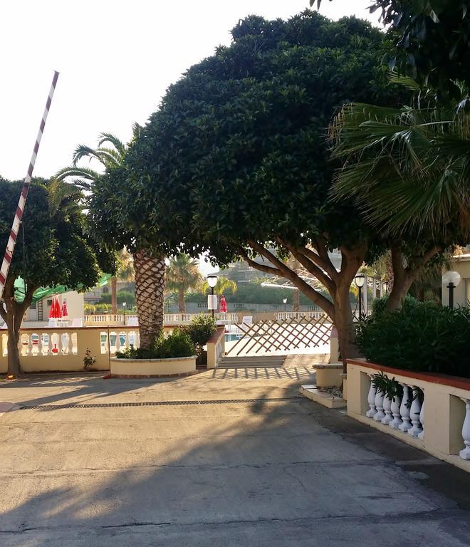 B&B Baia Dello Stretto Gallico Marina Exterior photo