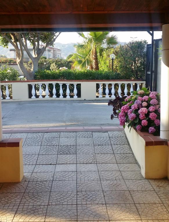 B&B Baia Dello Stretto Gallico Marina Exterior photo